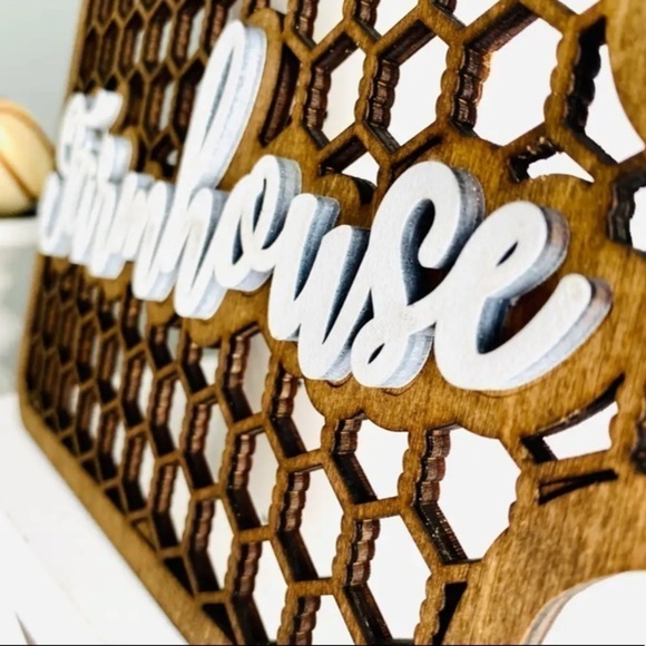 FARMHOUSE chicken wire design faux cutting board wall decor - Picture 2 of 4